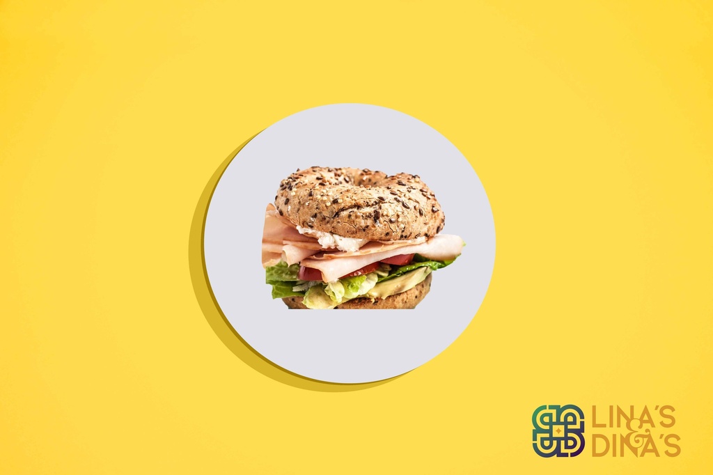 Bagel w Turkey w lettuce &amp; pickles /  خبز بيجل مع الحبش ,خس و مخلل