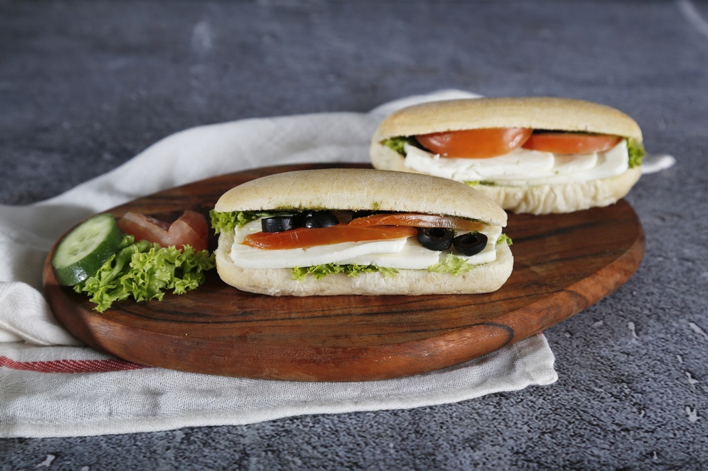 WOW- Panini Labneh &amp; Zaatar w Fresh Veggies  / بانيني لبنة وزعتر مع خضروات طازجة 