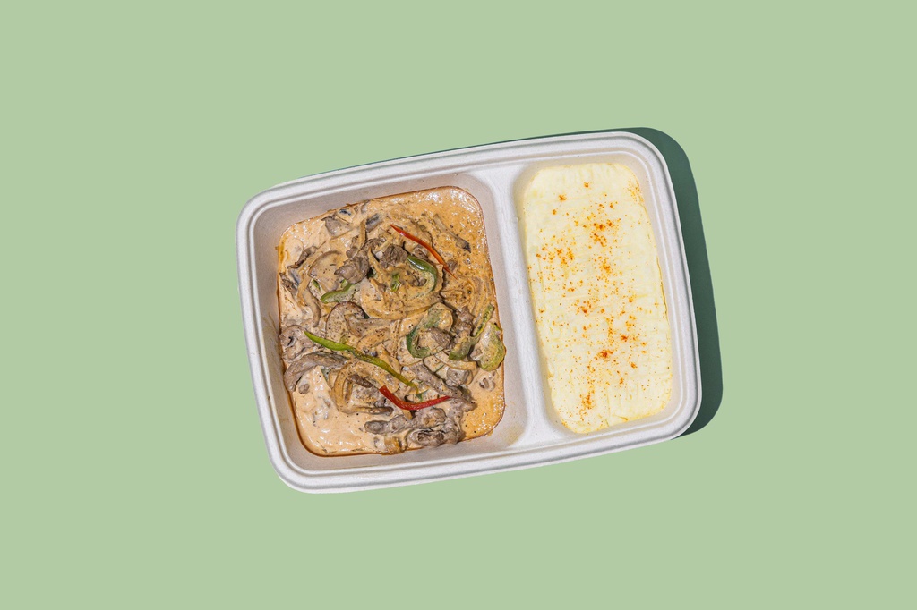 Beef Stroganoff w Mashed Potato / لحم ستروجانوف مع البطاطا المهروسة