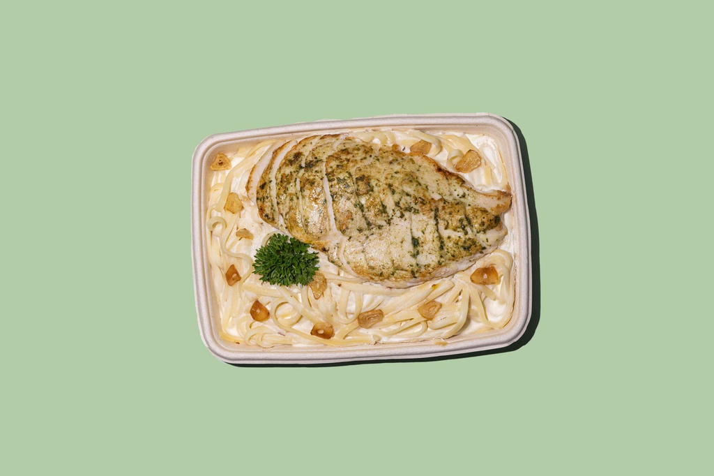 Chicken Garlic Alfredo Pasta (LF) / باستا الدجاج بالثوم ألفريدو