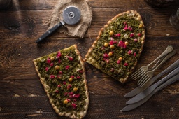 [RAM036-0.5] Falafel w bread with beetroot/ فلافل مع الخبز مع الشمندر