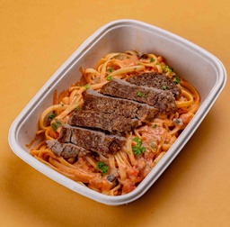 معكرونة فاهيتا اللحم البقري بالكريمة