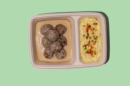Swedish Meat Balls w Mashed Potatoes / كرات اللحم السويدية مع البطاطس المهروسة (copy)